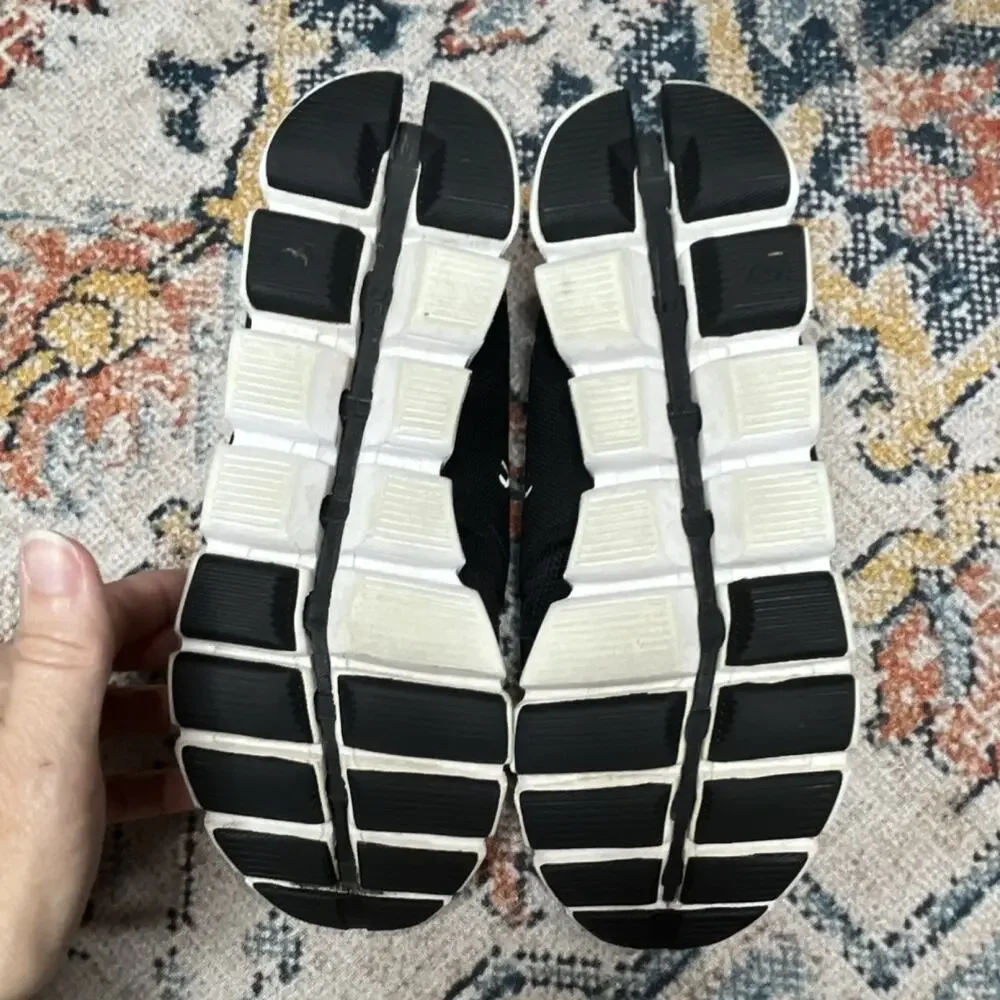 On Cloud Running Women’s Black/White Sneakers CloudTec Size 8.5